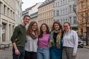 StayInStaySane-Team von links nach rechts: Johannes Richter, Nina Wadl, Helene Wittek (dare2care-Gründerin) , Julia Keddig, Julia Reger